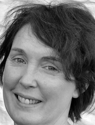 Tapestry weaver Aine Dunne