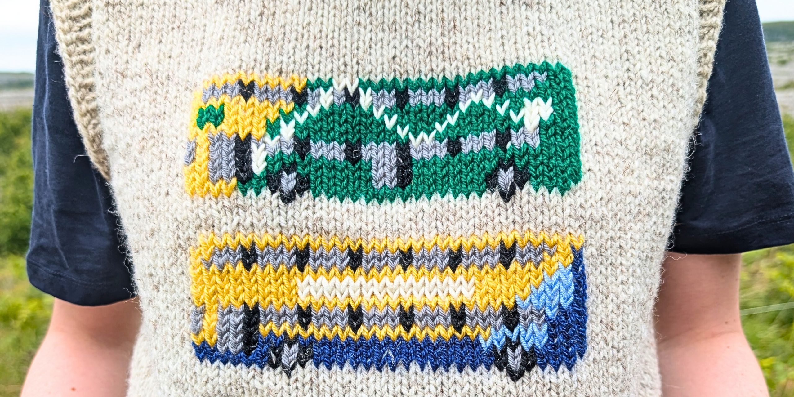 Knitted sweatshirt with public transport design