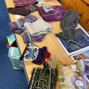 Table of knitting items